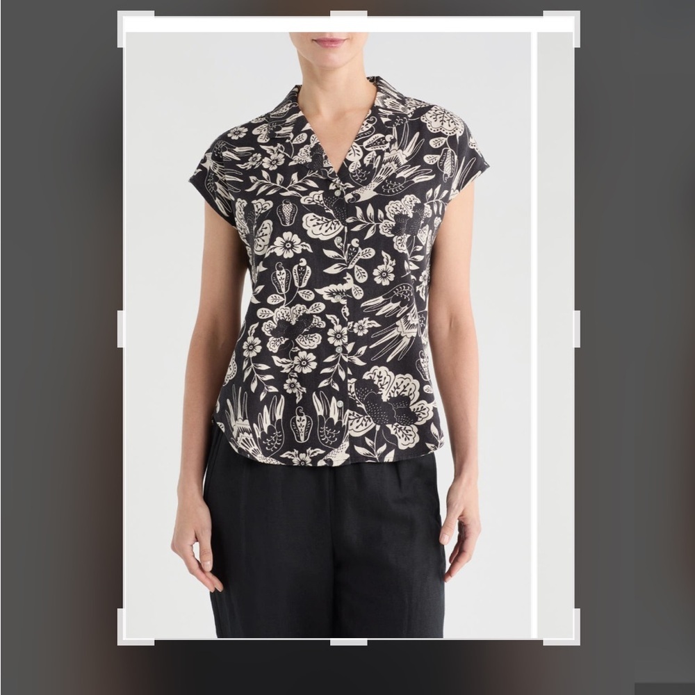 T Tahari Black and Cream Floral Cap Sleeve Linen  Blend Blouse